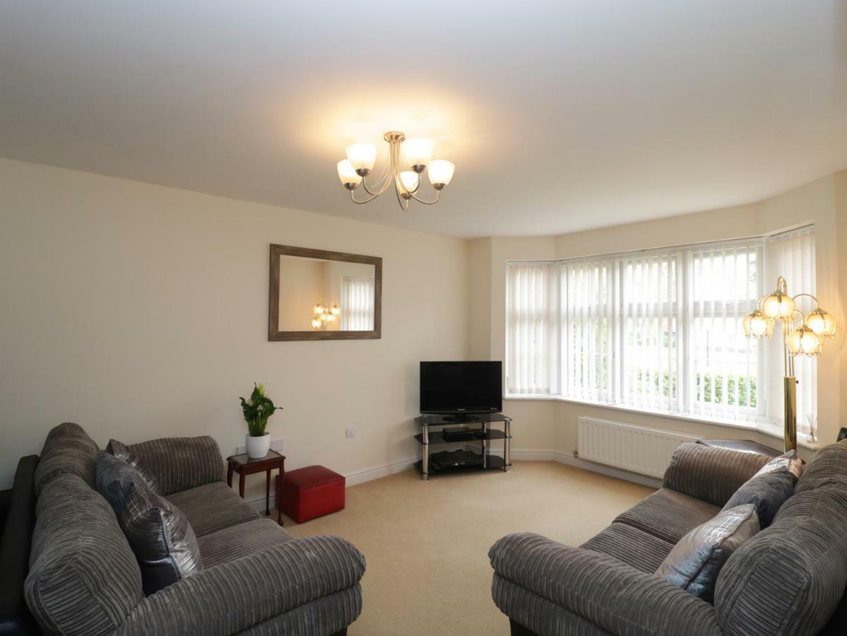 House Martins Villa Devizes Exterior photo